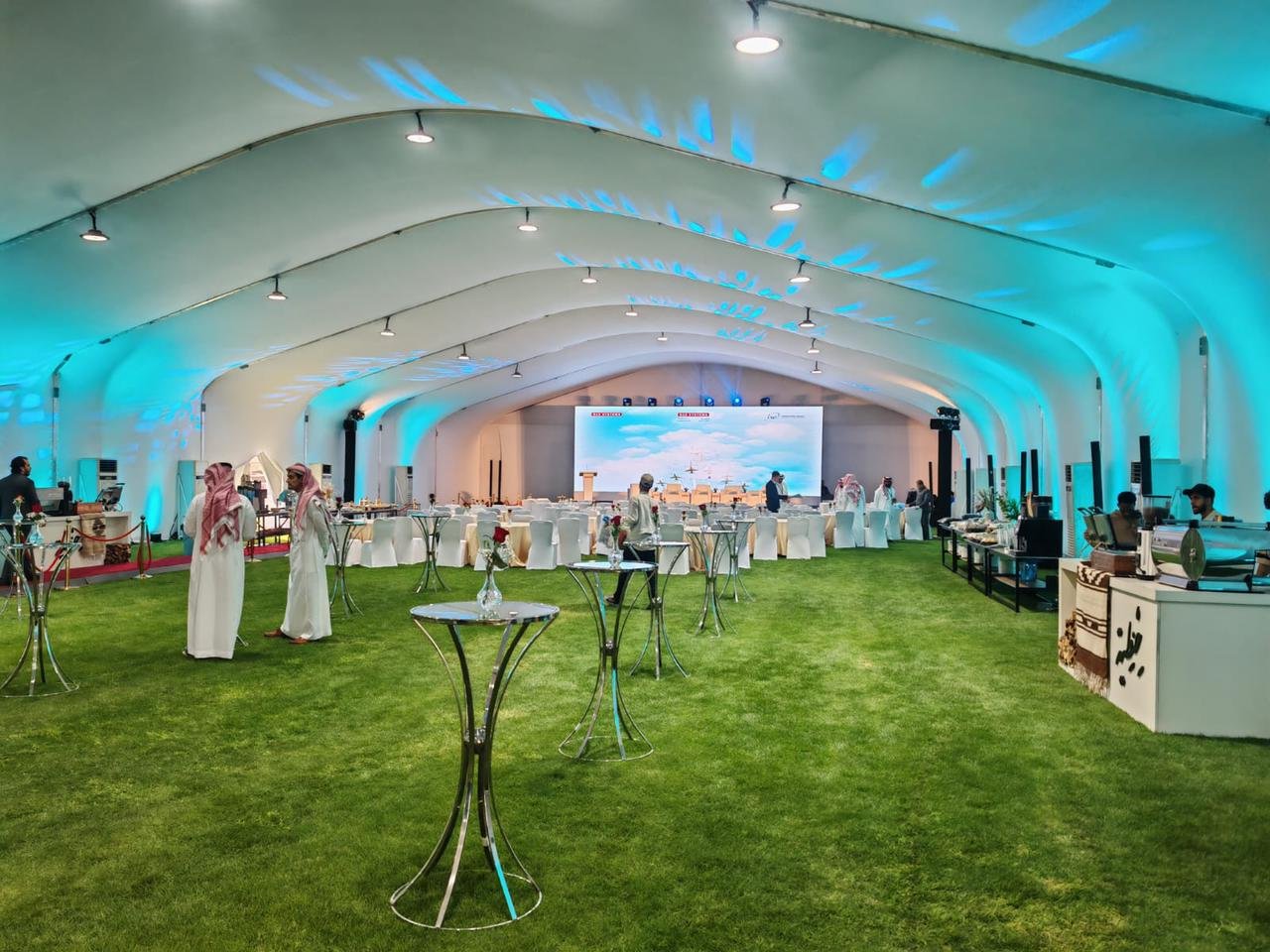 تجهيز خيام المسارح